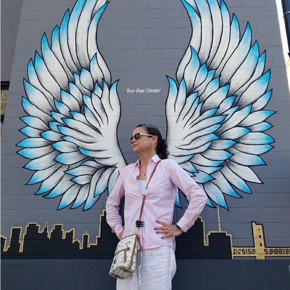 Meet your Posher, Jennifer - Picture 2 of 2